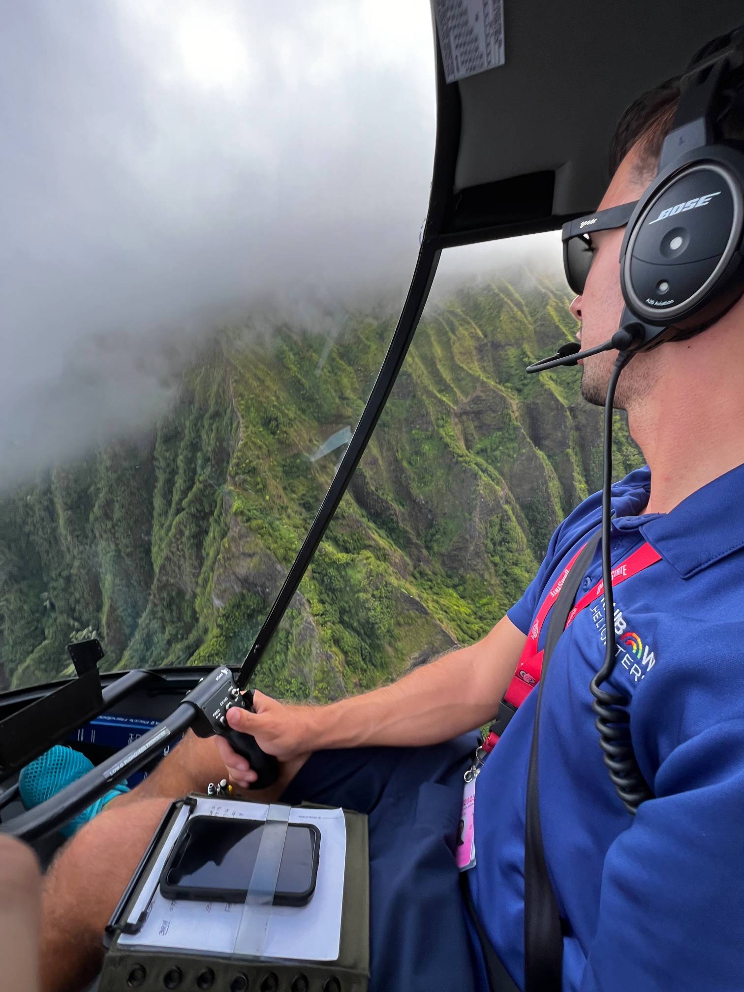 Rainbow Helicopters pilot on an Oahu helicopter tour