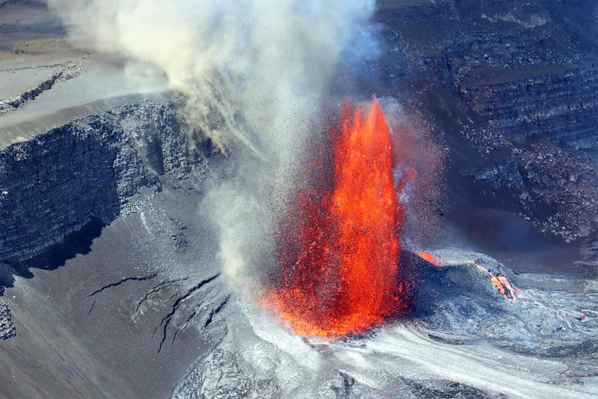 Kilauea Volcano Lava episode 16 at around noon on April 1, 2025