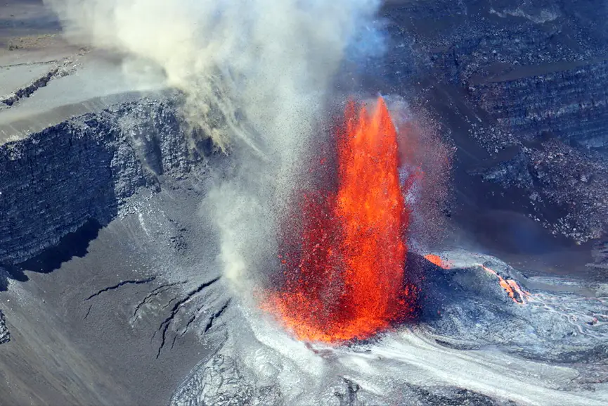 Kilauea Volcano Lava episode 16 at around noon on April 1, 2025