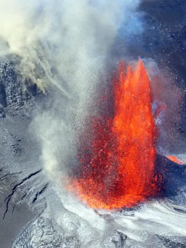 Kona Volcano Helicopter Tour — See Hawaii’s Erupting Volcano