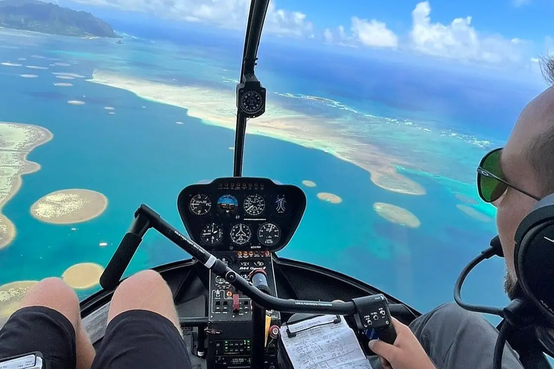 Hawaii Helicopter Tours. Rainbow Helicopters helicopter flying over coastlines of Oahu.